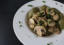 Champignongeschnetzeltes mit grünen Nudeln